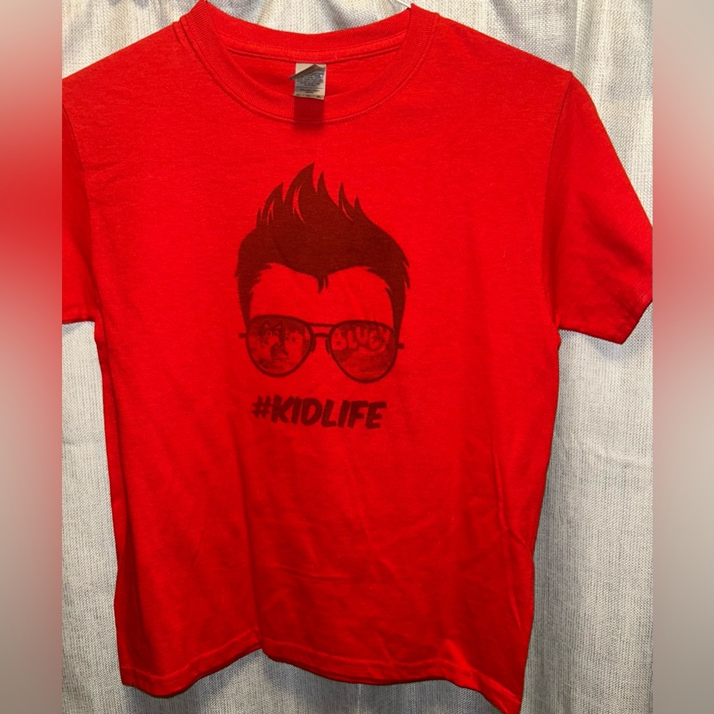 Gildan Red Graphic Tee with “#KIDSLIFE” design